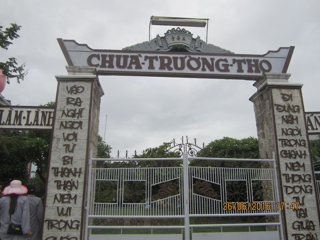 Phật tử thiện nguyện thị xã Ninh Hòa hành hương cúng dường An cư kiết hạ.