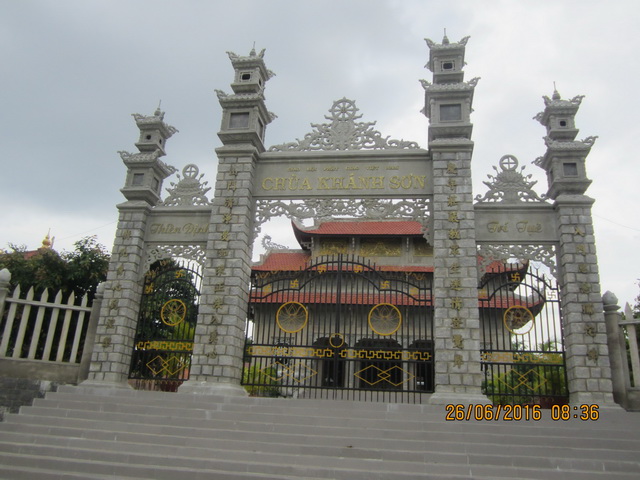 Phật tử thiện nguyện thị xã Ninh Hòa hành hương cúng dường An cư kiết hạ.