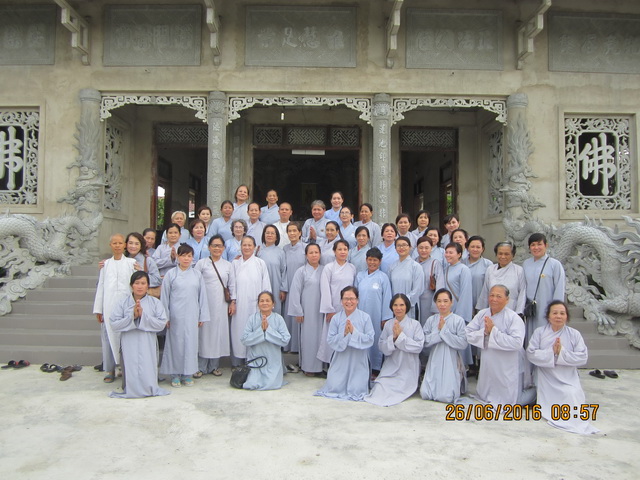 Phật tử thiện nguyện thị xã Ninh Hòa hành hương cúng dường An cư kiết hạ.