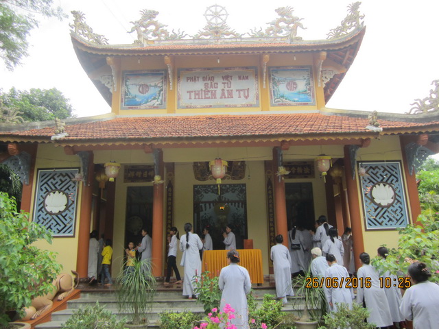 Phật tử thiện nguyện thị xã Ninh Hòa hành hương cúng dường An cư kiết hạ.