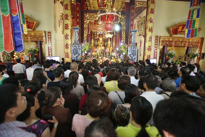 Chủ tịch nước chúc mừng Lễ Phật đản tại chùa Quán sứ