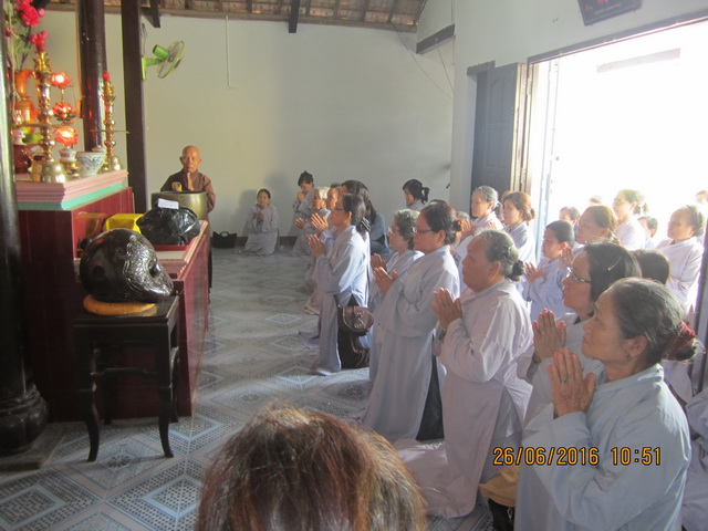 Phật tử thiện nguyện thị xã Ninh Hòa hành hương cúng dường An cư kiết hạ.