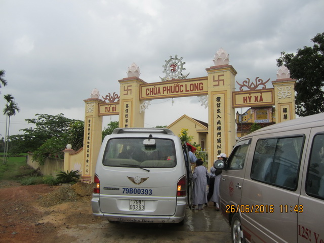 Phật tử thiện nguyện thị xã Ninh Hòa hành hương cúng dường An cư kiết hạ.