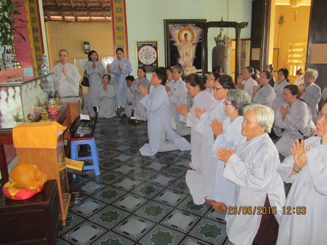 Phật tử thiện nguyện thị xã Ninh Hòa hành hương cúng dường An cư kiết hạ.