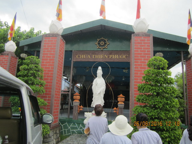 Phật tử thiện nguyện thị xã Ninh Hòa hành hương cúng dường An cư kiết hạ.