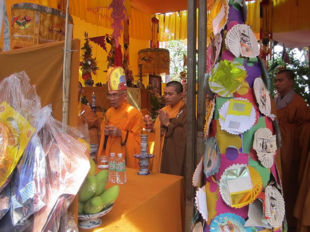 Chùa Linh Quang tổ chức cầu siêu bạt độ