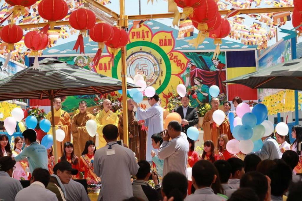 Nhật Bản: Chùa Đại Nam Himejishi Shigocho Sakammoto tổ chức Đại lễ Phật đản PL.2560