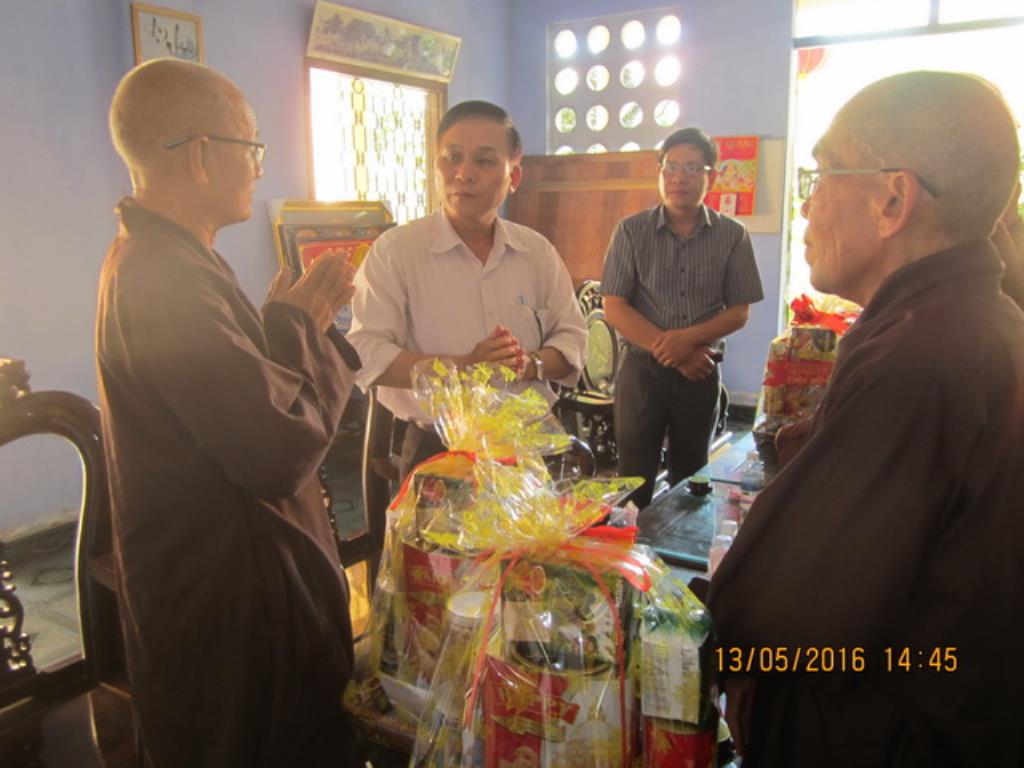 Lãnh đạo chính quyền tỉnh Khánh Hòa thăm Phật giáo thị xã Ninh Hòa