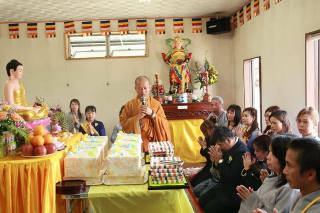 Nhật Bản: Chùa Đại Nam Himejishi Shigocho Sakammoto tổ chức Đại lễ Phật đản PL.2560