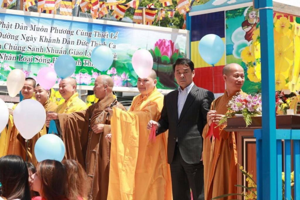 Nhật Bản: Chùa Đại Nam Himejishi Shigocho Sakammoto tổ chức Đại lễ Phật đản PL.2560