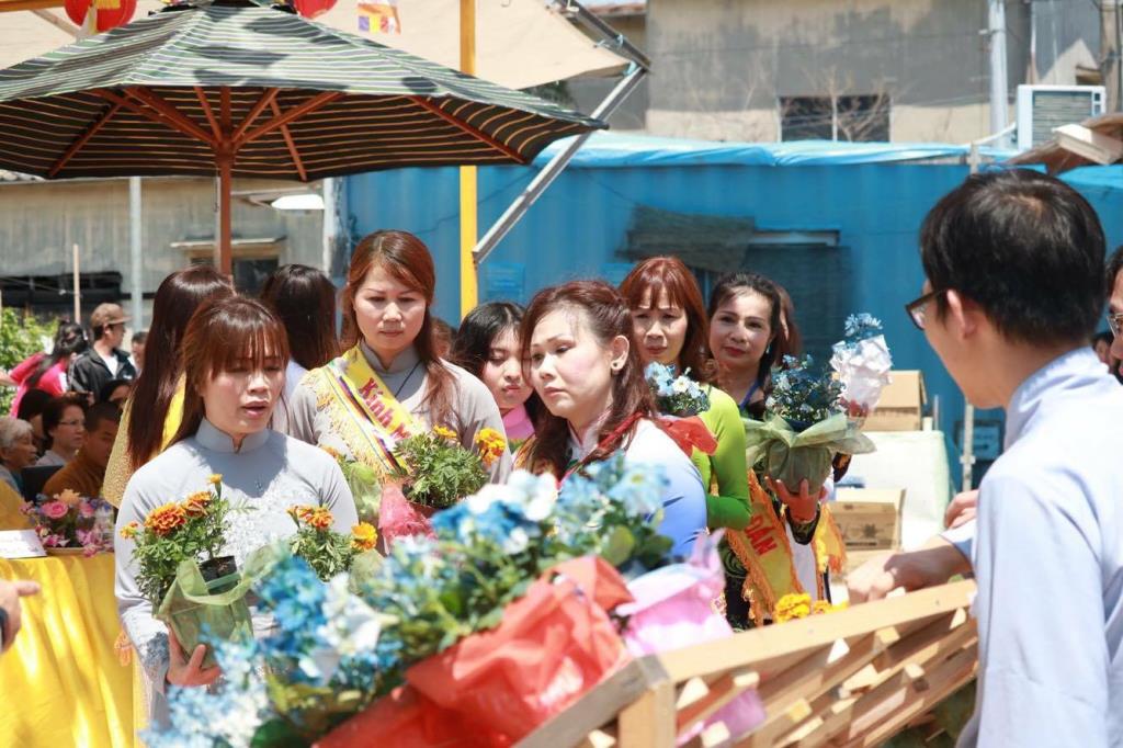 Nhật Bản: Chùa Đại Nam Himejishi Shigocho Sakammoto tổ chức Đại lễ Phật đản PL.2560