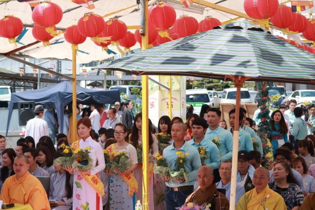 Nhật Bản: Chùa Đại Nam Himejishi Shigocho Sakammoto tổ chức Đại lễ Phật đản PL.2560