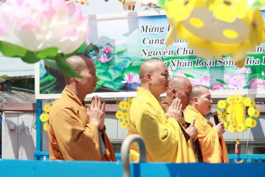 Nhật Bản: Chùa Đại Nam Himejishi Shigocho Sakammoto tổ chức Đại lễ Phật đản PL.2560