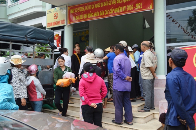 Chùa Nghĩa Hương trao tặng 250 phần quà cho đồng bào nghèo