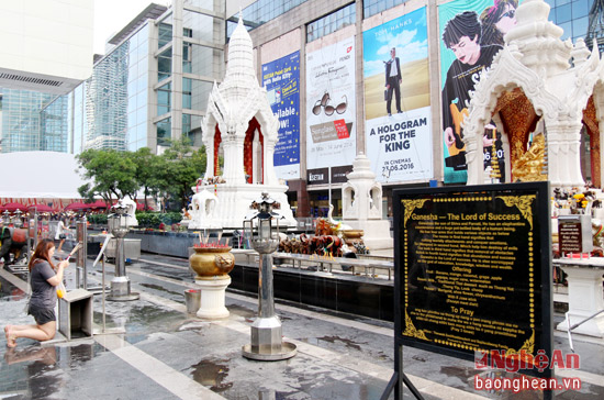 Tượng Phật bằng vàng nguyên khối nặng 5,5 tấn ở Thái Lan