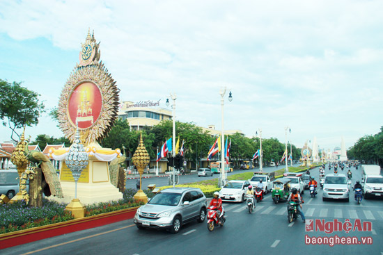 Tượng Phật bằng vàng nguyên khối nặng 5,5 tấn ở Thái Lan