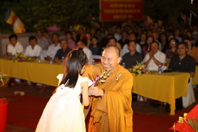 Hàng nghìn người nô nức kính mừng đại lễ Phật đản tại Điện Biên