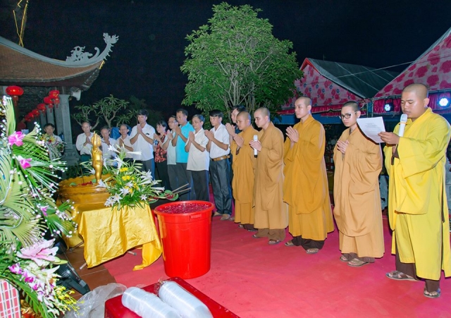 Thanh Hóa: Tưng bừng đêm giao lưu văn nghệ và lễ tắm Phật tại chùa Kim Liên