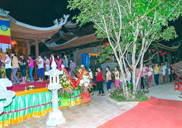 Thanh Hóa: Tưng bừng đêm giao lưu văn nghệ và lễ tắm Phật tại chùa Kim Liên