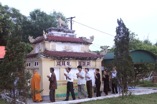 Xúc động lần đầu tổ chức lễ tắm Phật tại di tích chùa Yên Lệ