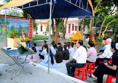 Xúc động lần đầu tổ chức lễ tắm Phật tại di tích chùa Yên Lệ