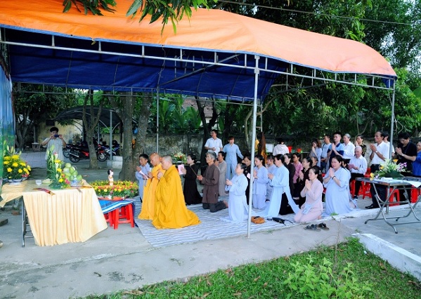 Xúc động lần đầu tổ chức lễ tắm Phật tại di tích chùa Yên Lệ