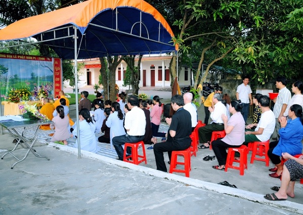 Xúc động lần đầu tổ chức lễ tắm Phật tại di tích chùa Yên Lệ