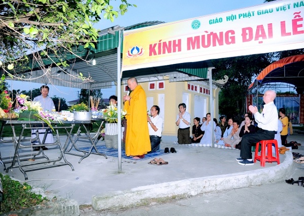 Xúc động lần đầu tổ chức lễ tắm Phật tại di tích chùa Yên Lệ