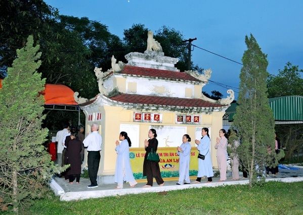 Xúc động lần đầu tổ chức lễ tắm Phật tại di tích chùa Yên Lệ