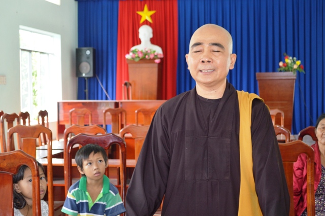Chùa Nghĩa Hương trao tặng 250 phần quà cho đồng bào nghèo