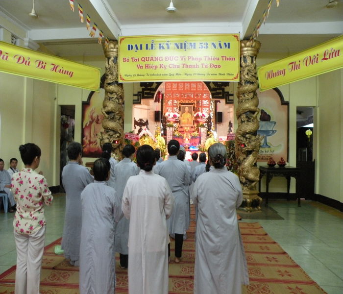 53 năm một làn sương khói