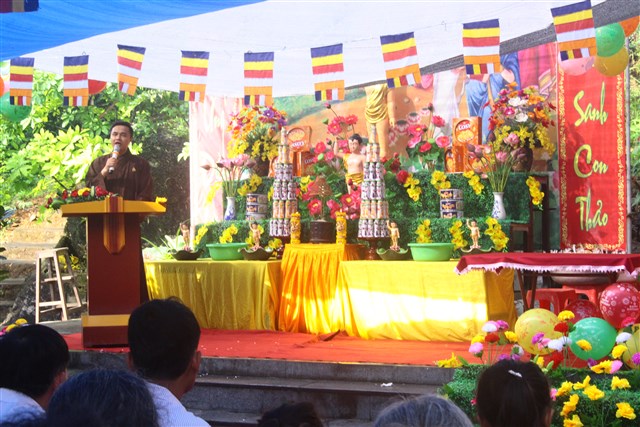 Thanh Hóa: Chùa Long Cảm kính mừng Phật đản Pl:2560