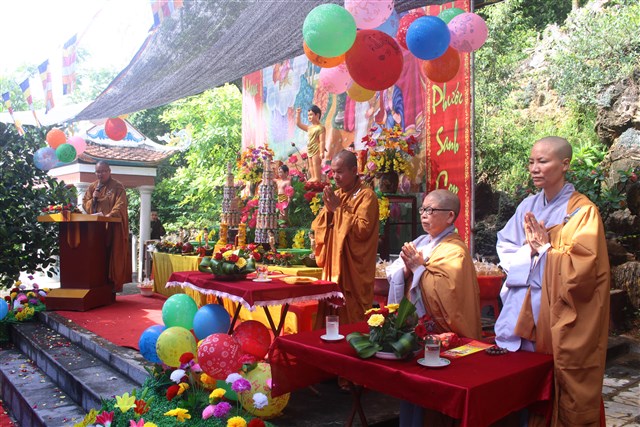 Thanh Hóa: Chùa Long Cảm kính mừng Phật đản Pl:2560