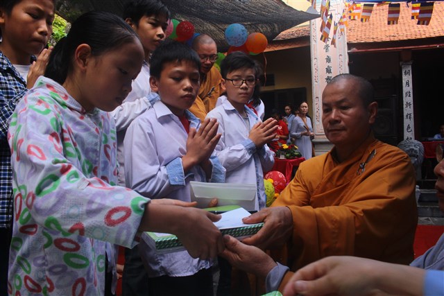 Thanh Hóa: Chùa Long Cảm kính mừng Phật đản Pl:2560