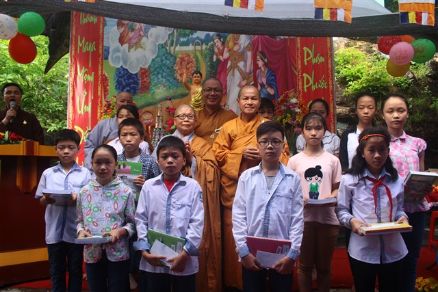 Thanh Hóa: Chùa Long Cảm kính mừng Phật đản Pl:2560