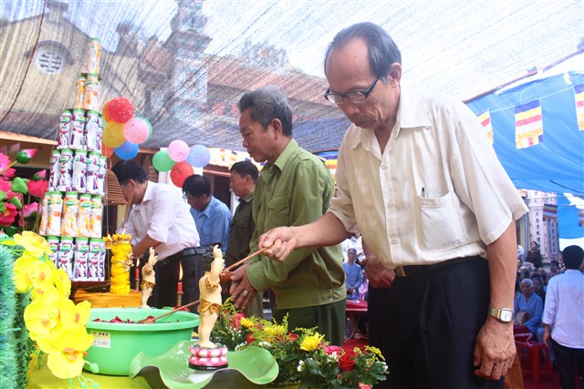 Thanh Hóa: Chùa Long Cảm kính mừng Phật đản Pl:2560
