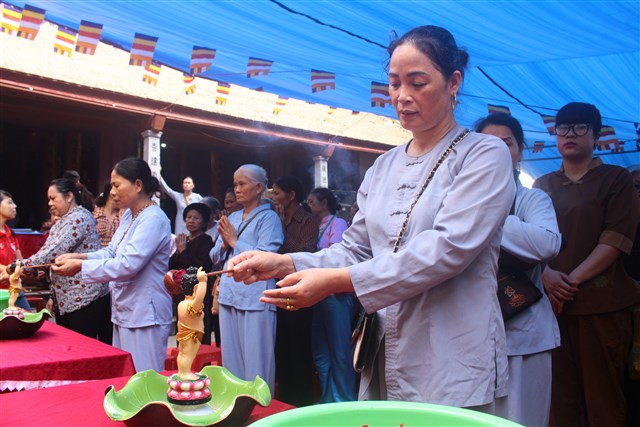 Thanh Hóa: Chùa Long Cảm kính mừng Phật đản Pl:2560