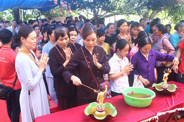 Thanh Hóa: Chùa Long Cảm kính mừng Phật đản Pl:2560