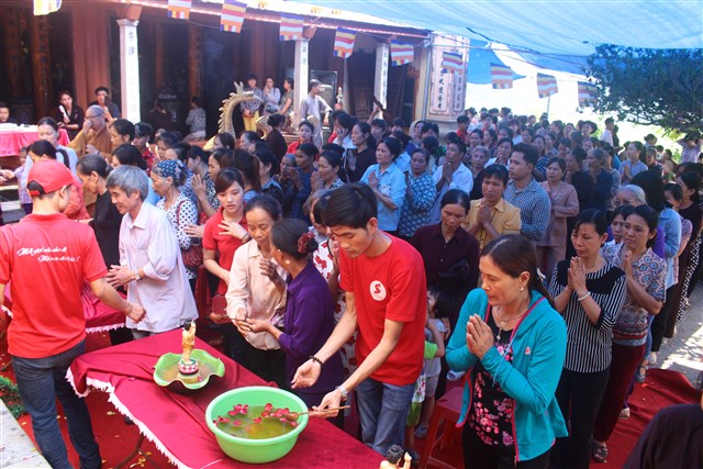 Thanh Hóa: Chùa Long Cảm kính mừng Phật đản Pl:2560