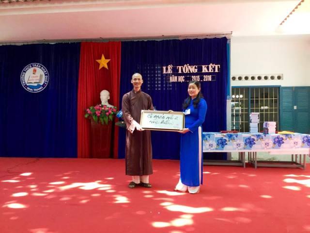 Khánh Hòa: Chùa Linh Quang tổ chức  khóa tu mùa hè cho 300 hành giả và trao tặng 50 học bổng cho học sinh nghèo, học giỏi