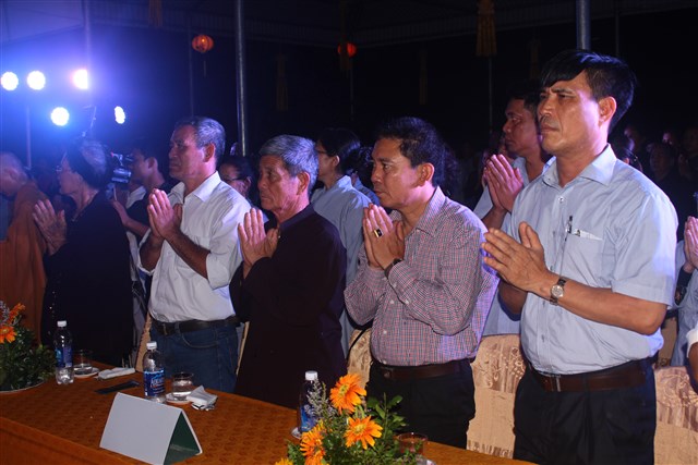 Thanh Hóa: Lễ tắm Phật và văn nghệ mừng Phật đản tại chùa Vạn Linh