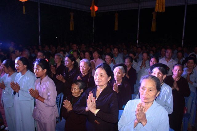 Thanh Hóa: Lễ tắm Phật và văn nghệ mừng Phật đản tại chùa Vạn Linh