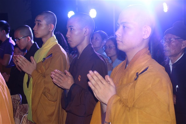 Thanh Hóa: Lễ tắm Phật và văn nghệ mừng Phật đản tại chùa Vạn Linh