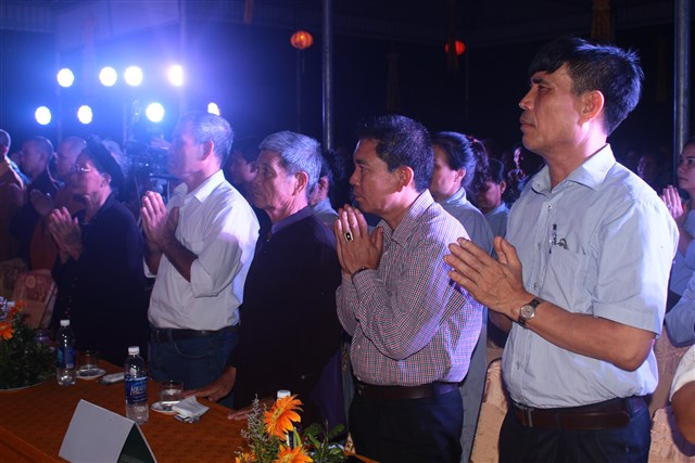 Thanh Hóa: Lễ tắm Phật và văn nghệ mừng Phật đản tại chùa Vạn Linh