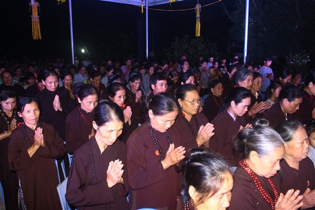 Thanh Hóa: Lễ tắm Phật và văn nghệ mừng Phật đản tại chùa Vạn Linh