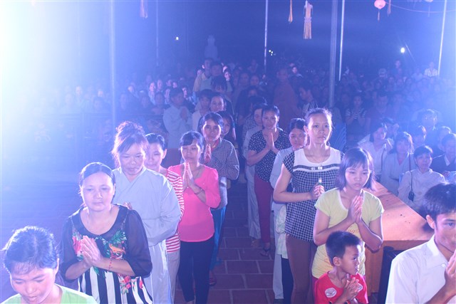 Thanh Hóa: Lễ tắm Phật và văn nghệ mừng Phật đản tại chùa Vạn Linh