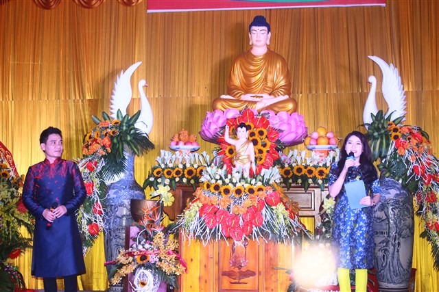 Thanh Hóa: Lễ tắm Phật và văn nghệ mừng Phật đản tại chùa Vạn Linh