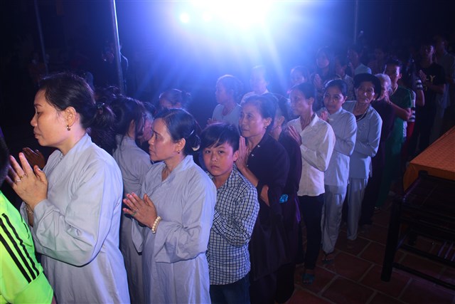 Thanh Hóa: Lễ tắm Phật và văn nghệ mừng Phật đản tại chùa Vạn Linh