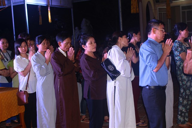 Thanh Hóa: Lễ tắm Phật và văn nghệ mừng Phật đản tại chùa Vạn Linh
