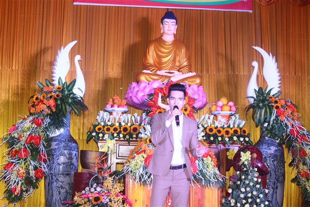 Thanh Hóa: Lễ tắm Phật và văn nghệ mừng Phật đản tại chùa Vạn Linh